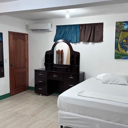 The Wave Hostel Corn Island Brig Bay Экстерьер фото