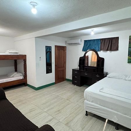The Wave Hostel Corn Island Brig Bay Экстерьер фото