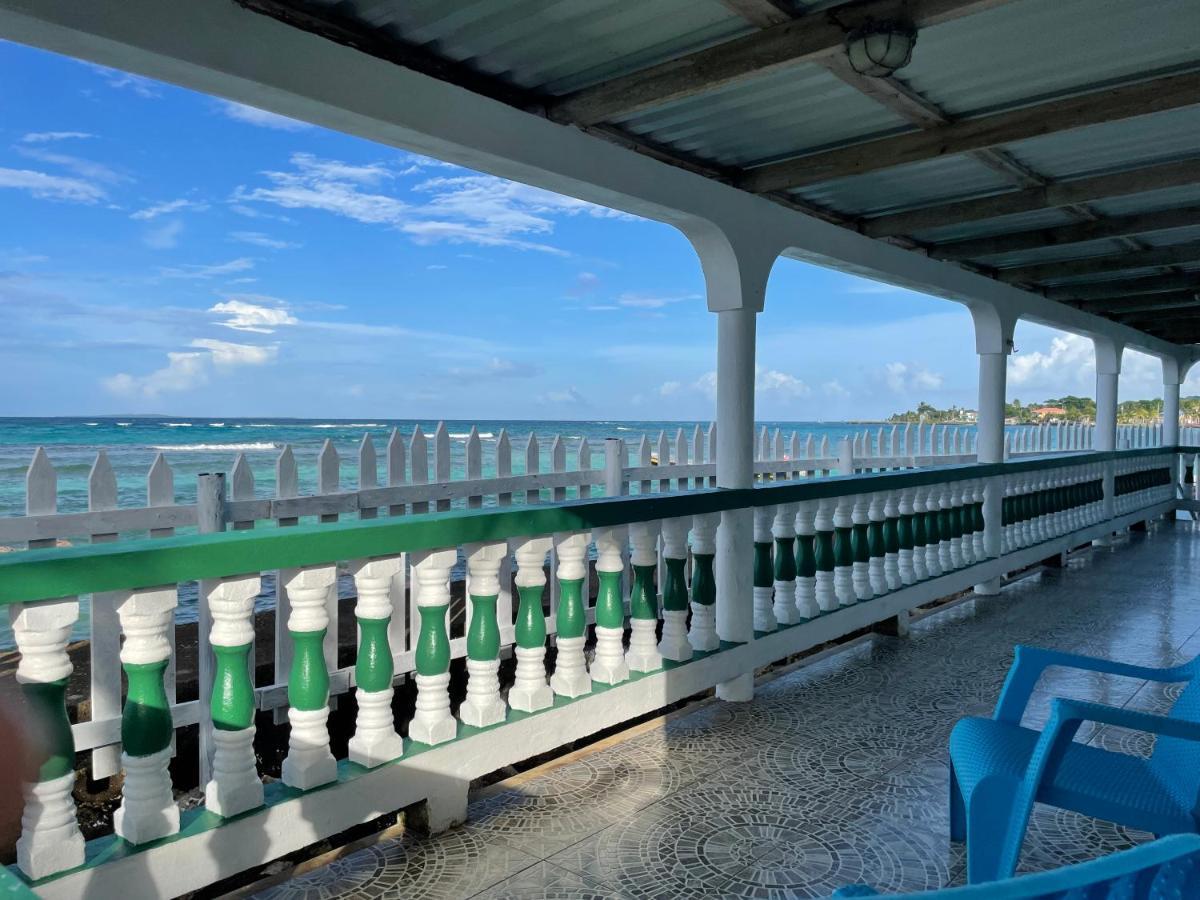 The Wave Hostel Corn Island Brig Bay Экстерьер фото