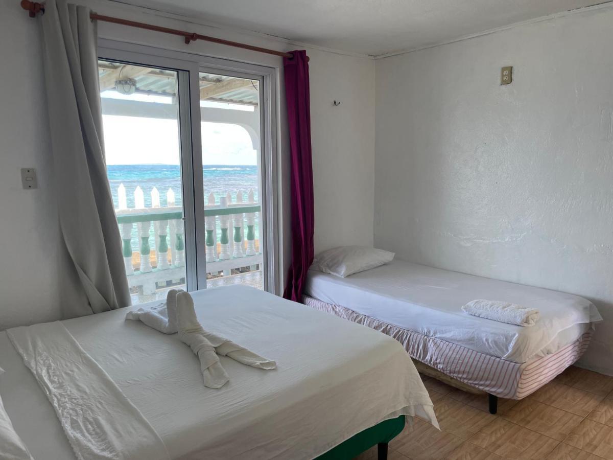 The Wave Hostel Corn Island Brig Bay Экстерьер фото