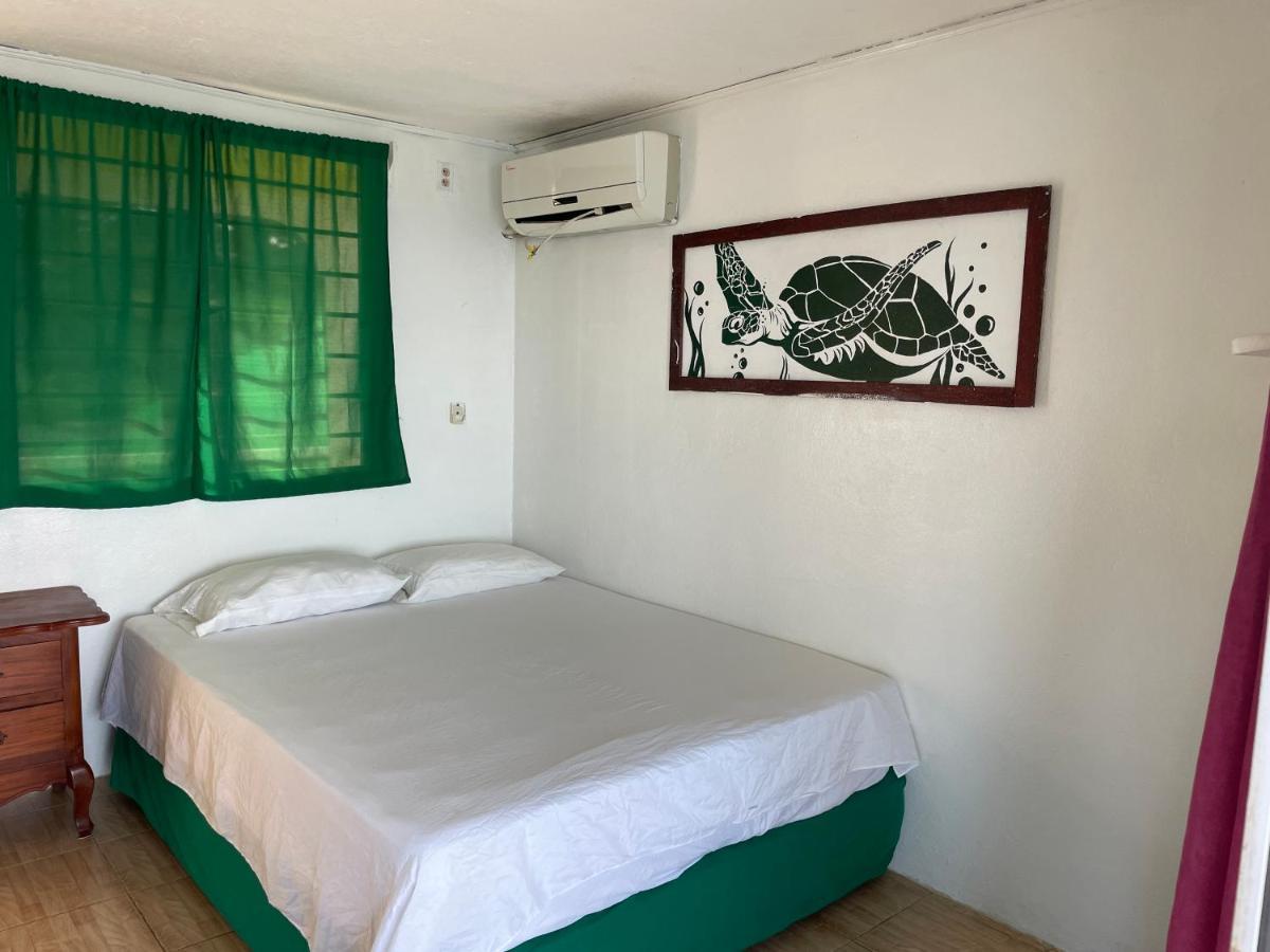 The Wave Hostel Corn Island Brig Bay Экстерьер фото