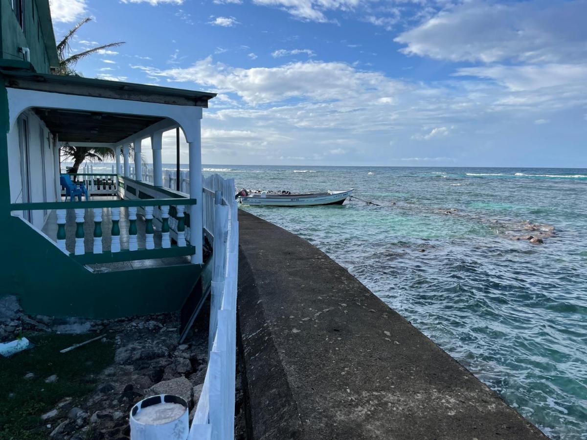 The Wave Hostel Corn Island Brig Bay Экстерьер фото