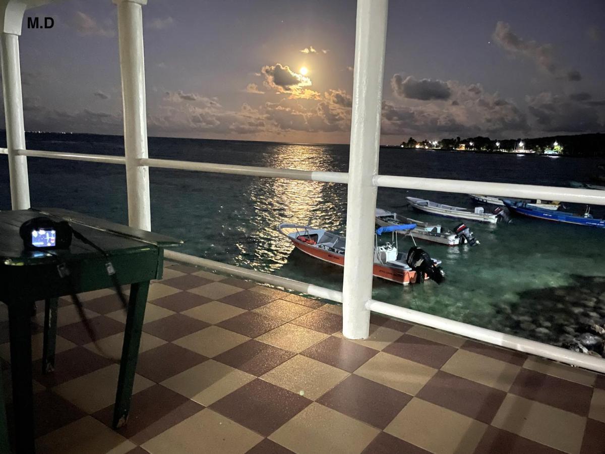 The Wave Hostel Corn Island Brig Bay Экстерьер фото