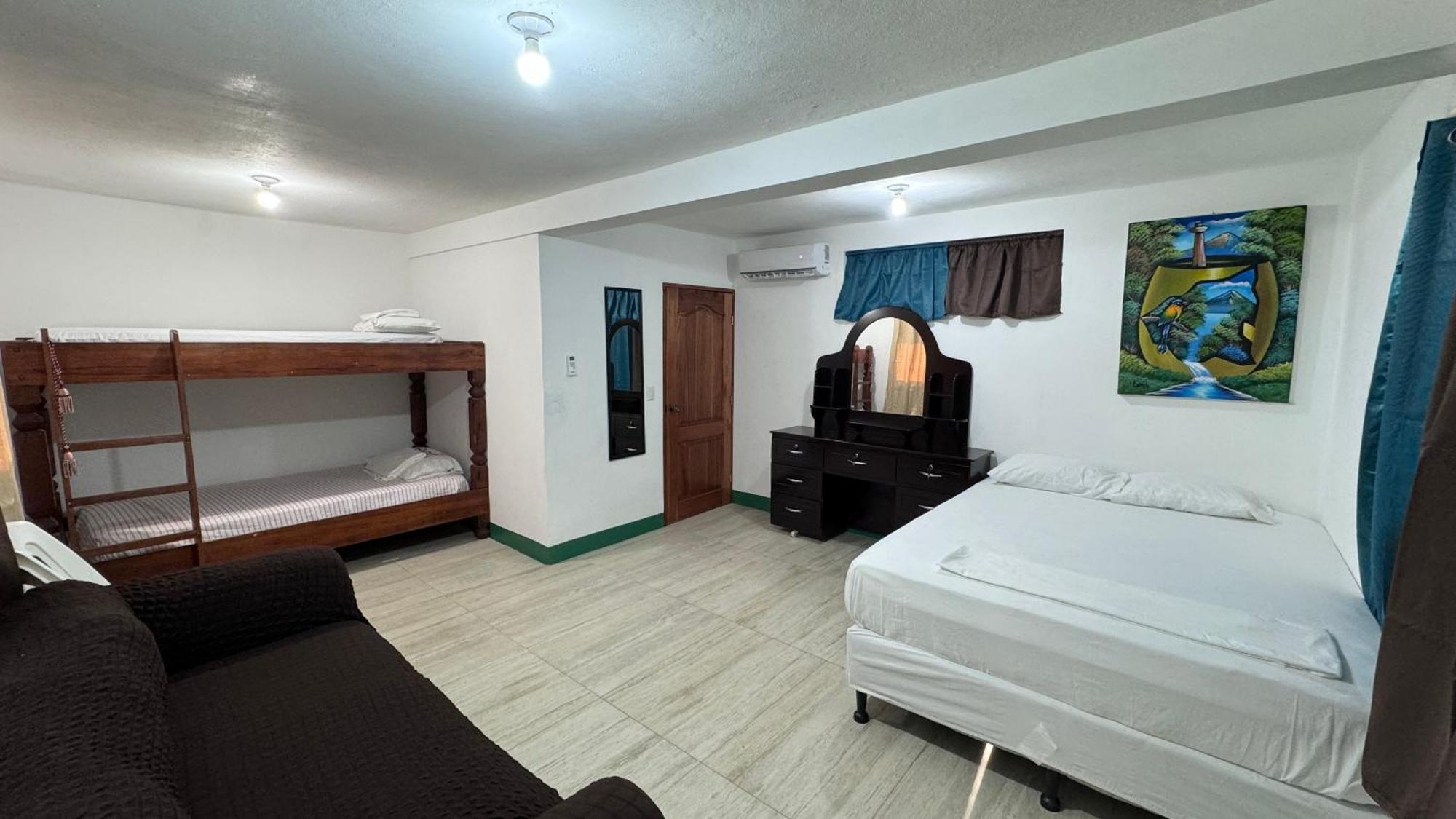 The Wave Hostel Corn Island Brig Bay Экстерьер фото