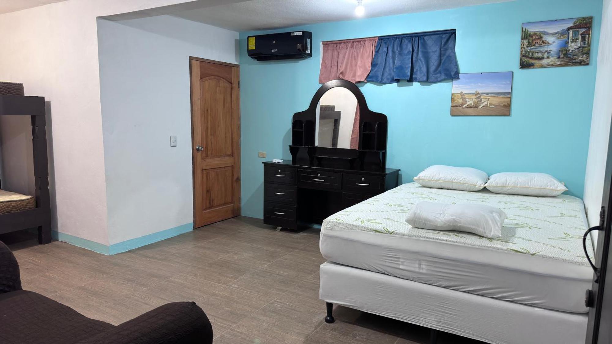 The Wave Hostel Corn Island Brig Bay Экстерьер фото