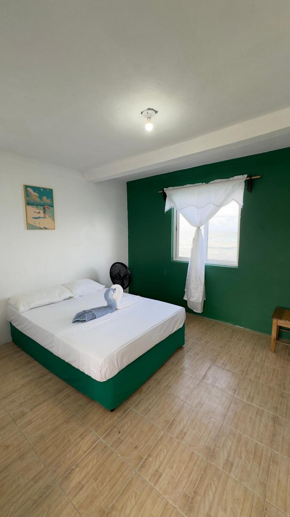 The Wave Hostel Corn Island Brig Bay Экстерьер фото